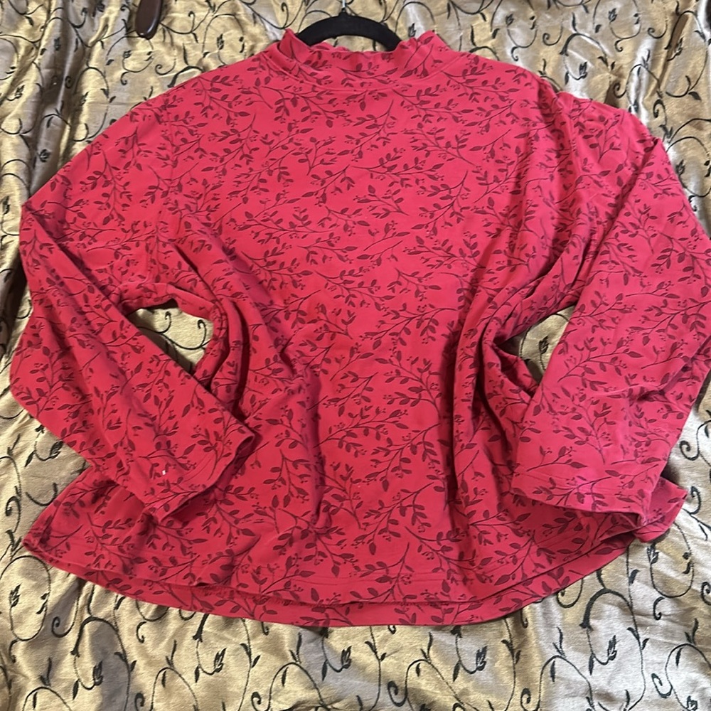Croft & Barrow Red floral long sleeve turtleneck